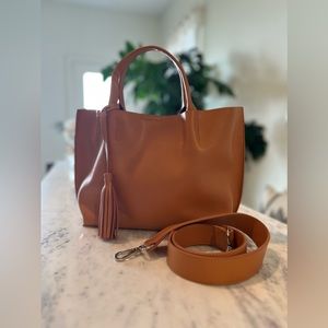 Gorgeous leather Colab bag with attachable strap.